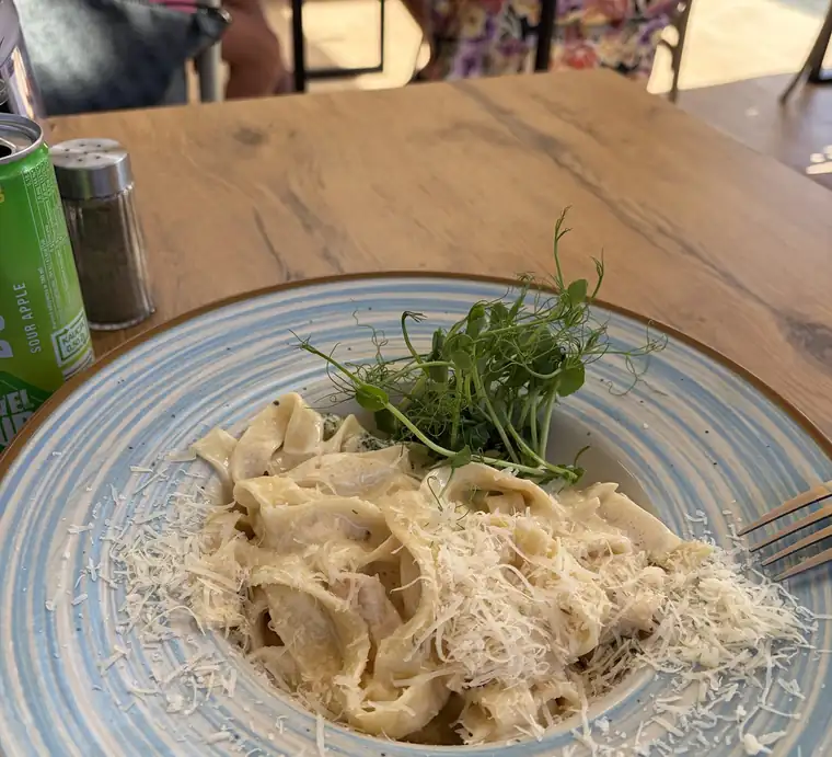 Makaron tagliatelle w sosie śmietanowym